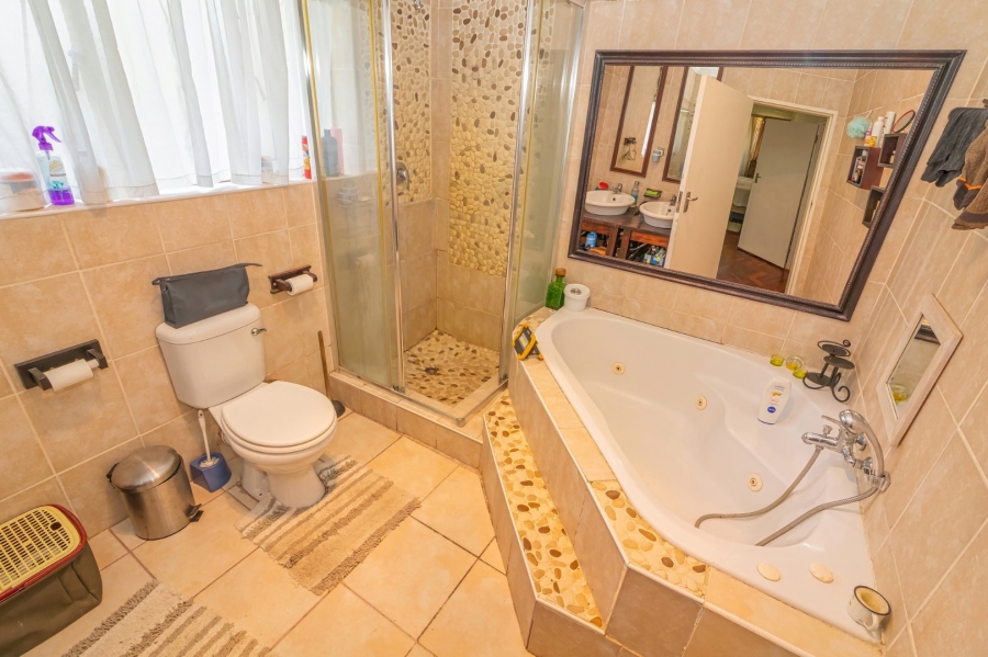 4 Bedroom Property for Sale in Wilgenhof Free State